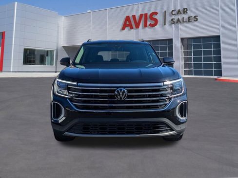 Used 2025 Volkswagen Atlas SE image 2
