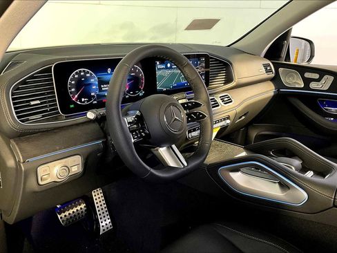 New 2026 Mercedes-Benz GLS 450 4MATIC image 9