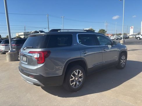 Used 2020 GMC Acadia SLT w/ Driver Alert Package II image 3