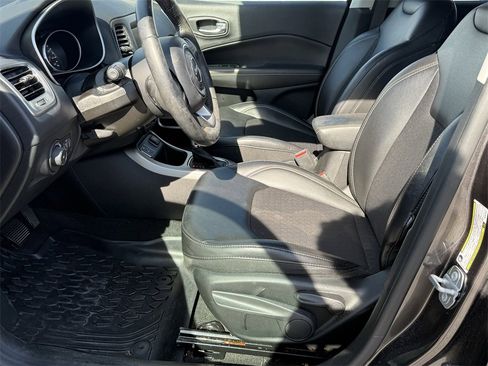 Used 2019 Jeep Compass Latitude image 12