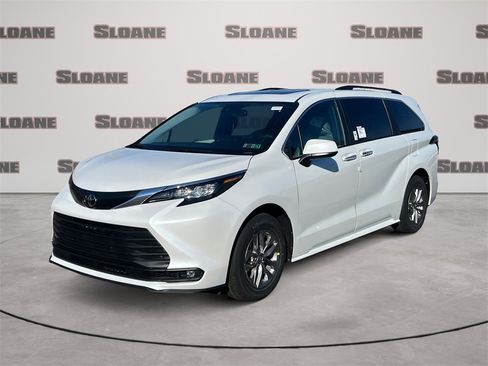 New 2026 Toyota Sienna XLE image 1