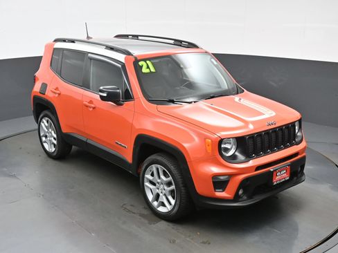 Used 2021 Jeep Renegade Latitude AWD/4WD image 37