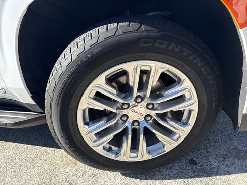 Used 2023 GMC Yukon SLT w/ SLT Premium Package image 14