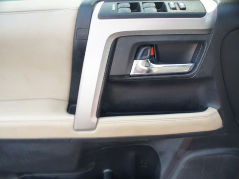 Used 2020 Toyota 4Runner SR5 AWD/4WD image 27