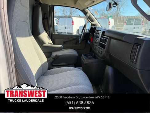 Used 2017 Chevrolet Express 3500 image 7