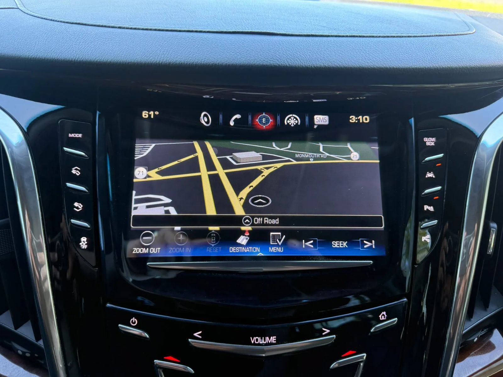 Used 2018 Cadillac Escalade Luxury AWD/4WD image 24