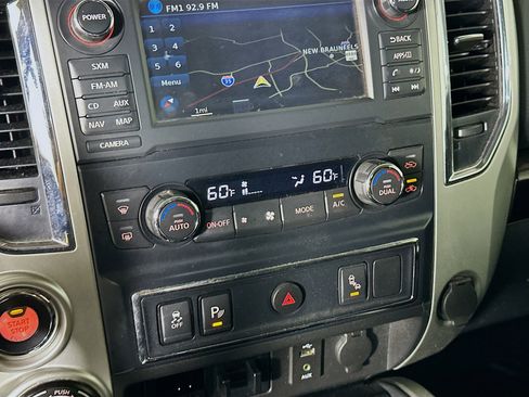 Used 2018 Nissan Titan SV w/ SV Convenience Package image 24