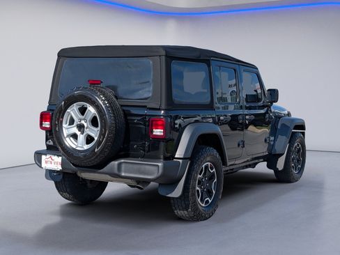 Used 2018 Jeep Wrangler Unlimited Sport S AWD/4WD image 9