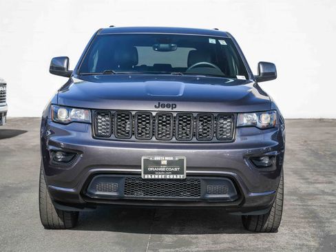 Used 2017 Jeep Grand Cherokee Altitude image 2