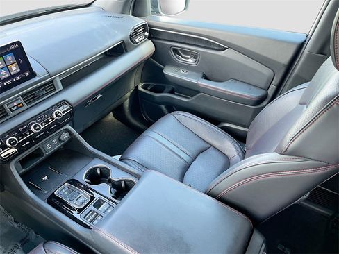 Used 2025 Honda Pilot Black Edition image 23