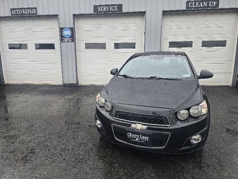 Used 2015 Chevrolet Sonic LT w/ Wheels and Fog Lamp Package FWD image 2