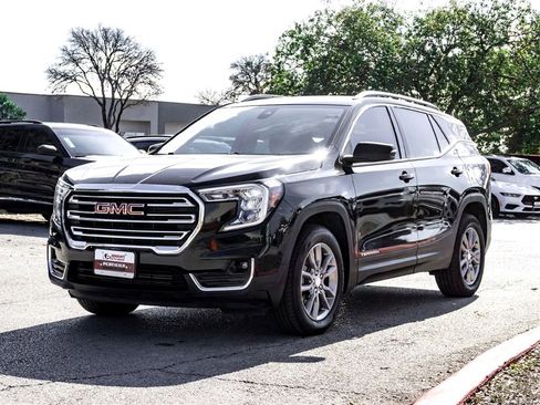 Used 2024 GMC Terrain SLT image 9