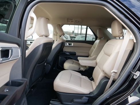 Used 2020 Ford Explorer Limited image 16