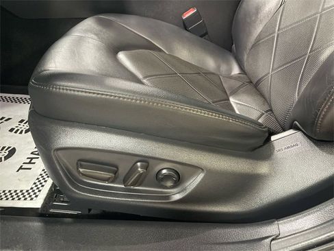 Used 2019 Toyota Camry XLE image 12