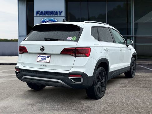 Used 2022 Volkswagen Taos SE FWD image 6