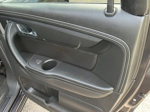 Used 2016 Chevrolet Traverse LT w/ Style and Technology Package image 18