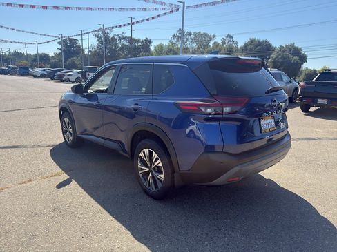 Used 2023 Nissan Rogue SV FWD image 12