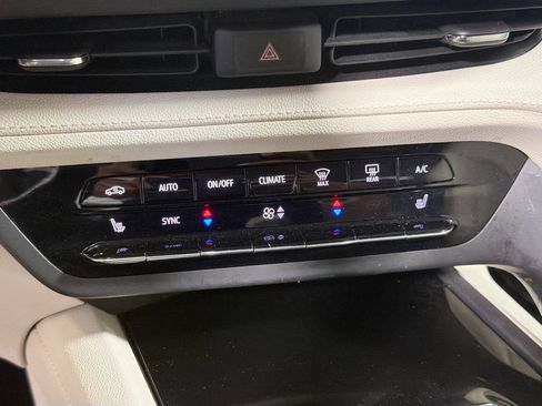 Used 2021 Buick Envision Essence FWD image 17