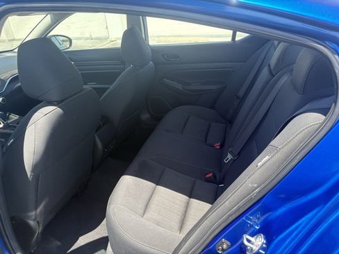 Used 2025 Nissan Altima 2.5 SV FWD image 11