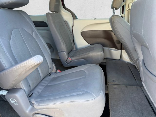 Used 2018 Chrysler Pacifica Touring Plus w/ Tire & Wheel Group FWD image 21