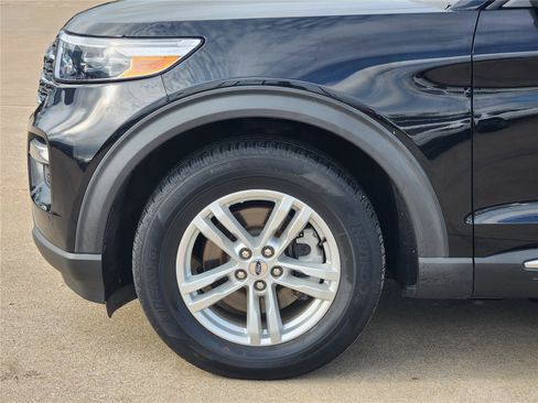 Used 2021 Ford Explorer XLT w/ Equipment Group 202A RWD image 7
