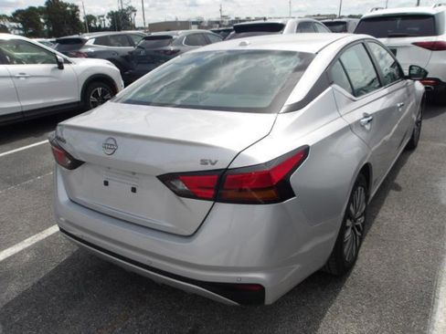 Used 2024 Nissan Altima 2.5 SV image 4