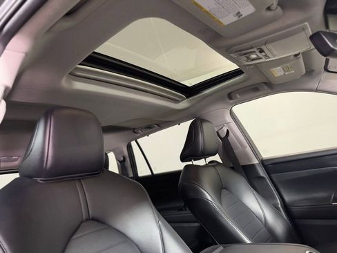 Used 2023 Toyota Highlander XLE image 12