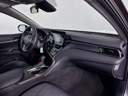 Used 2021 Toyota Camry LE image 30