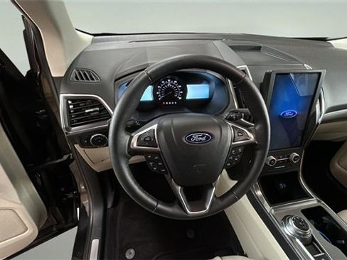 Used 2024 Ford Edge Titanium image 11