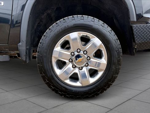 Used 2021 Chevrolet Silverado 2500 LTZ w/ LTZ Convenience Package image 11