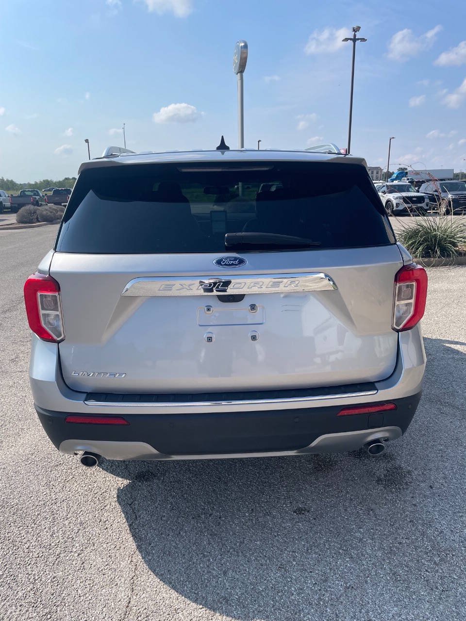 Used 2023 Ford Explorer Limited w/ Limited Technology Package RWD image 10