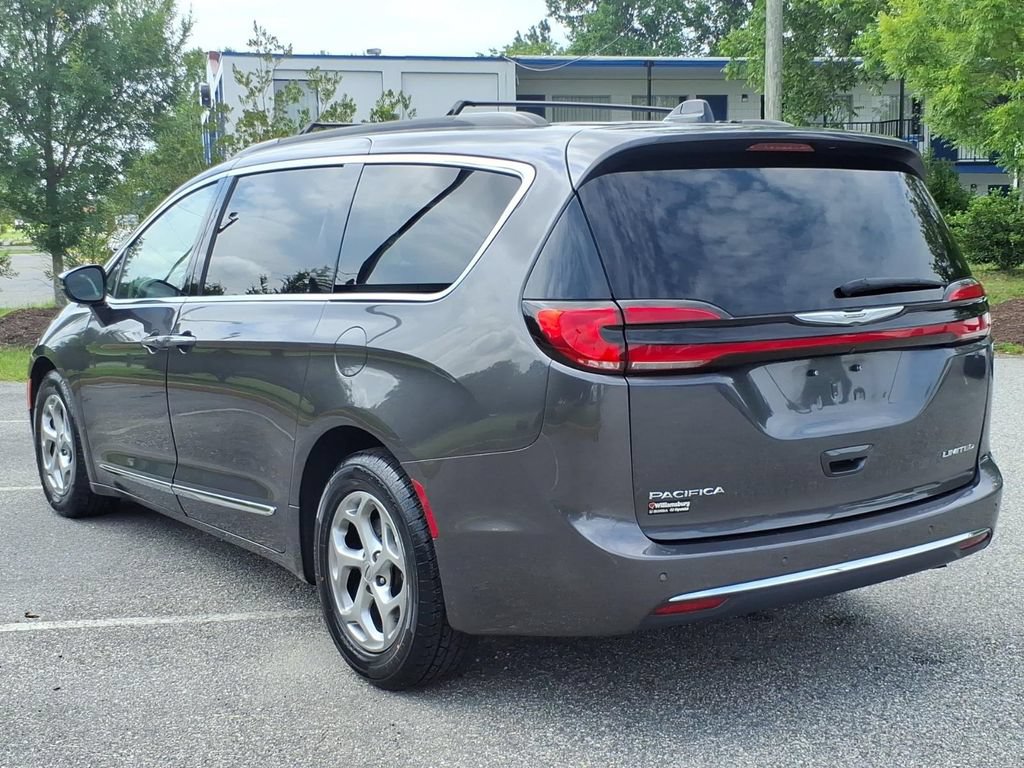 Used 2023 Chrysler Pacifica Limited FWD image 7
