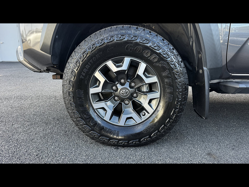 Certified 2019 Toyota Tacoma TRD Off-Road AWD/4WD image 16