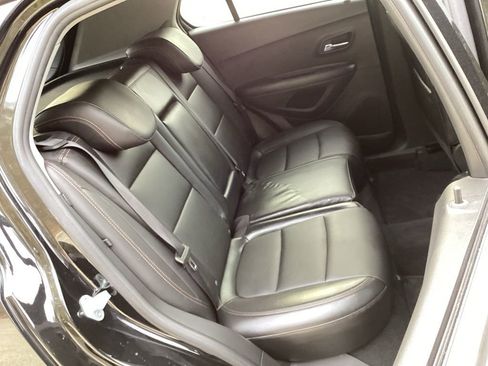 Used 2021 Chevrolet Trax LT w/ Premium Seat Package image 35