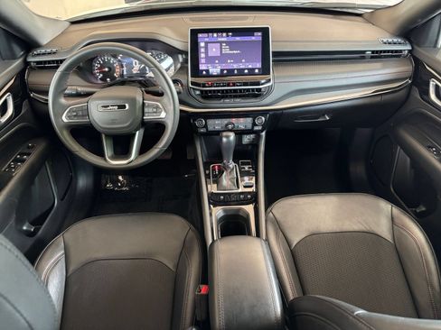 Used 2025 Jeep Compass Trailhawk AWD/4WD image 32