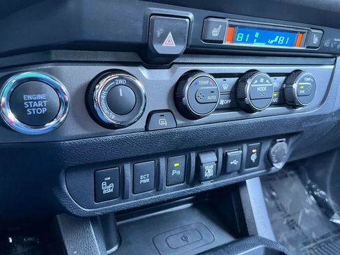 Used 2020 Toyota Tacoma TRD Off-Road w/ TRD Premium Off Road Package AWD/4WD image 31