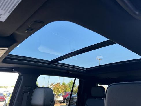 Used 2024 GMC Yukon XL Denali image 24