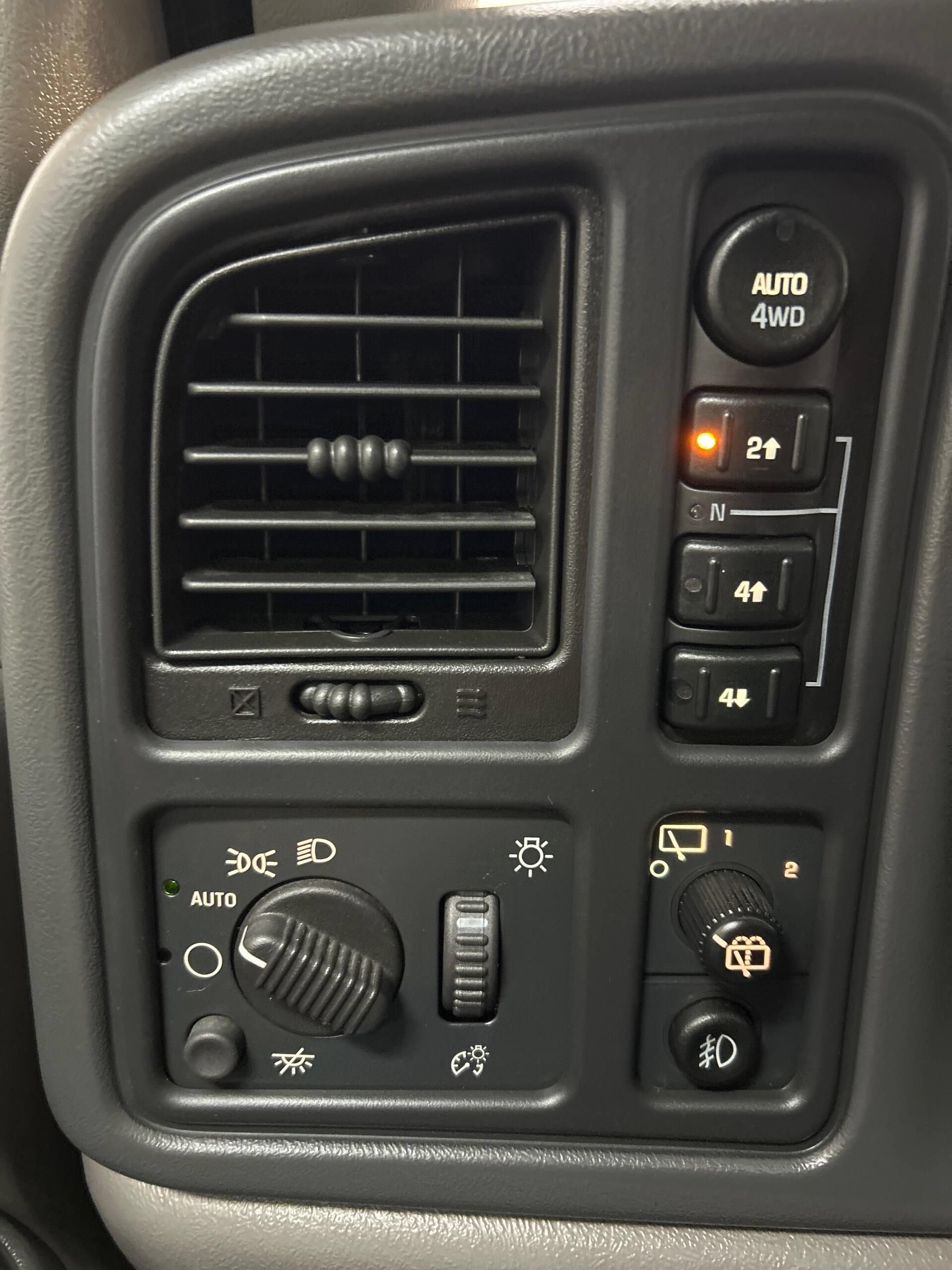 Used 2003 Chevrolet Suburban 2500 LT w/ LT Preferred Equipment Group AWD/4WD image 15