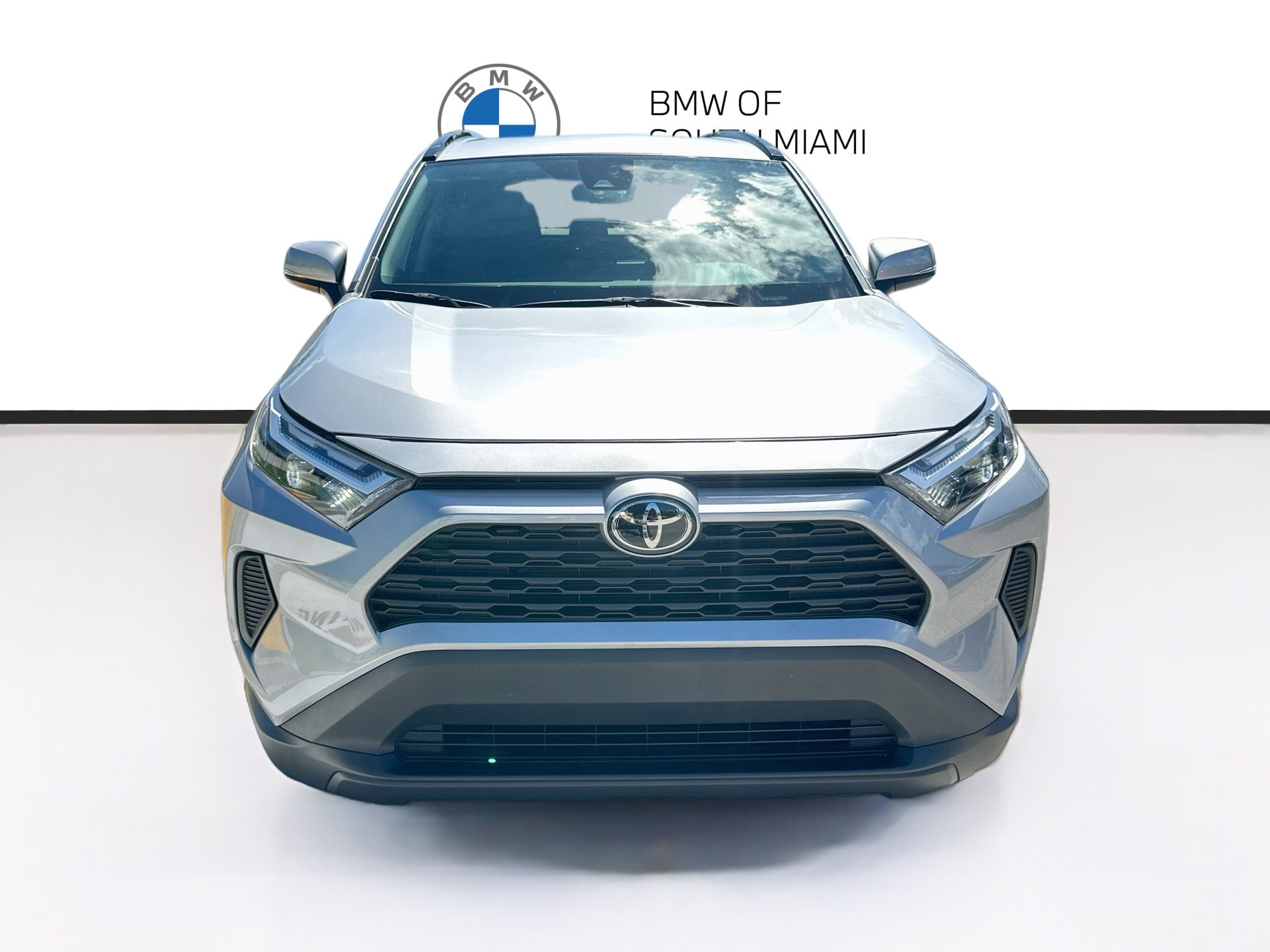 Used 2025 Toyota RAV4 XLE AWD/4WD image 2