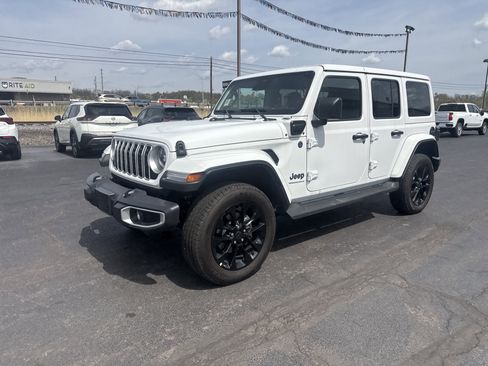 Used 2025 Jeep Wrangler Unlimited Sahara image 8