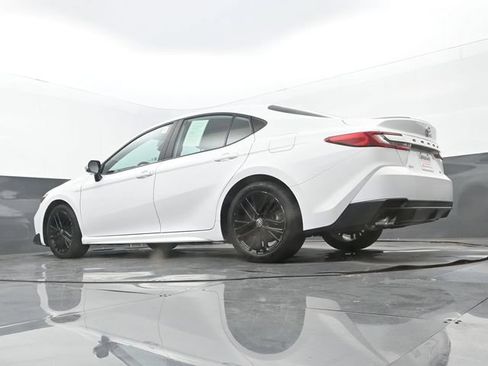 Used 2025 Toyota Camry SE w/ Convenience Package FWD image 24
