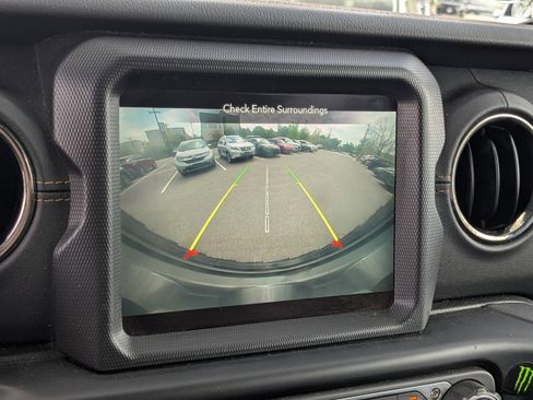 Used 2022 Jeep Wrangler Unlimited Sahara image 12