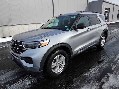 Used 2021 Ford Explorer XLT image 4