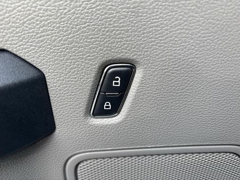 Used 2022 Ford F250 XL w/ Power Equipment Group image 21