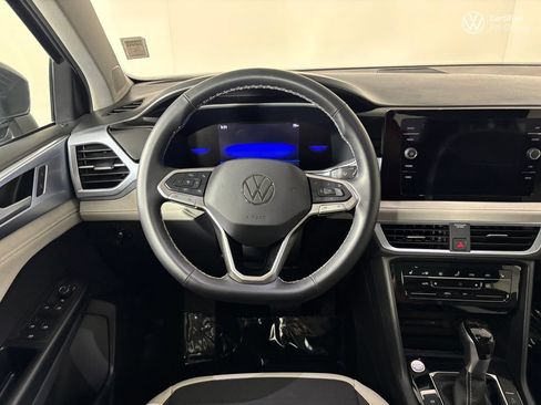 Used 2025 Volkswagen Taos SE AWD/4WD image 17