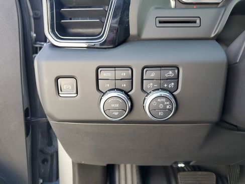 Used 2023 GMC Sierra 1500 AT4 w/ AT4 Preferred Package image 21