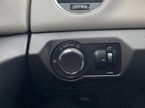 Used 2013 Chevrolet Cruze LS image 13
