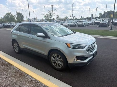 Used 2019 Ford Edge Titanium w/ Equipment Group 301A AWD/4WD image 17