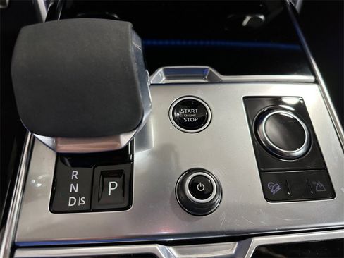 Used 2023 Land Rover Range Rover SE image 19