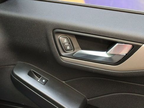 Used 2022 Ford Escape SEL image 9